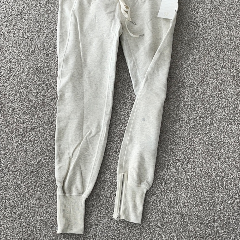 Lululemon Joggers - Pleasing Pant